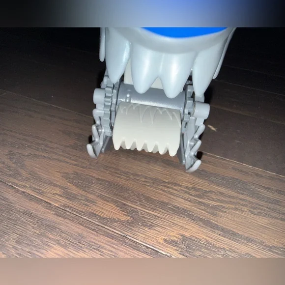 Hot Wheels GVG36 Shark Chomp Transporter Playset -Eats Cars! - Picture 7 of 13